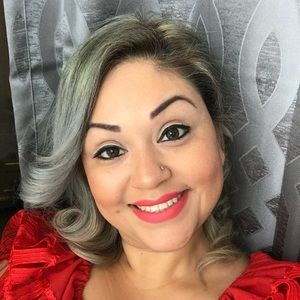 Meet your Posher, Roxanne